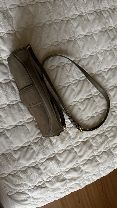 Сумка на плаче Jacquemus замша.