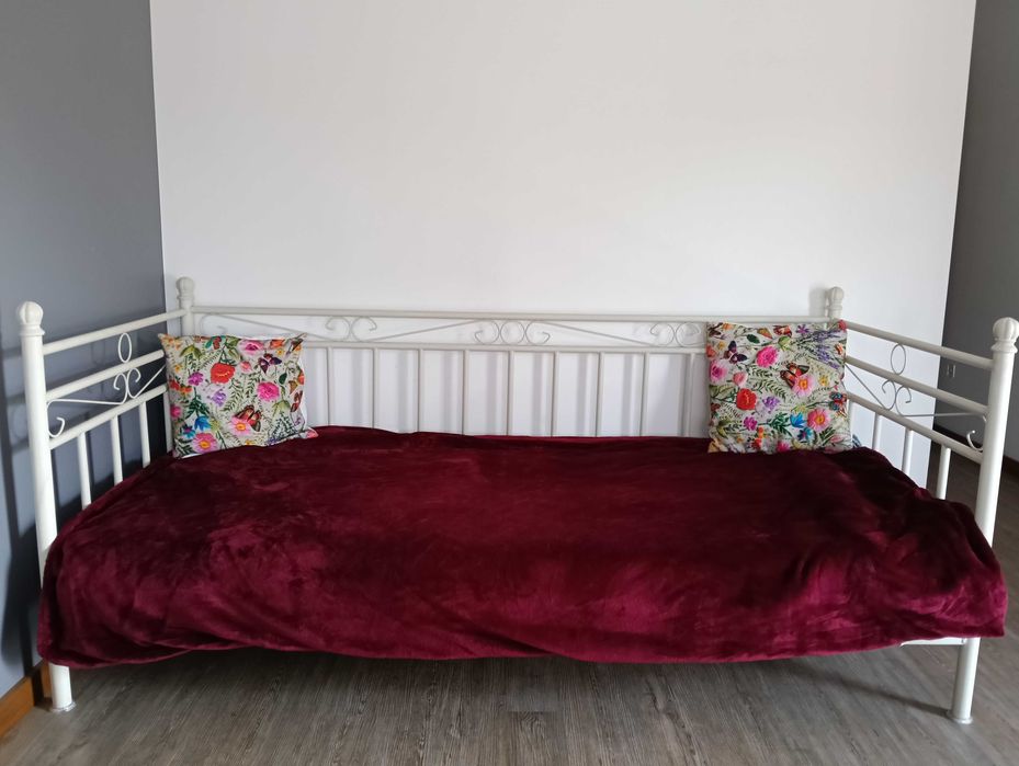 Cama de ferro branca