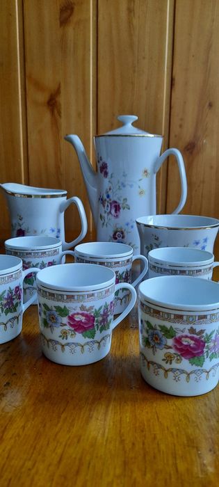 Porcelana. Serwis kawowy dla 6 osób