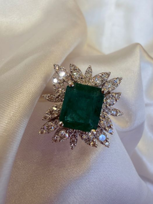 Pierścionek z szmaragdem 3.55 CT i diamentami naturalnymi 1,12ct