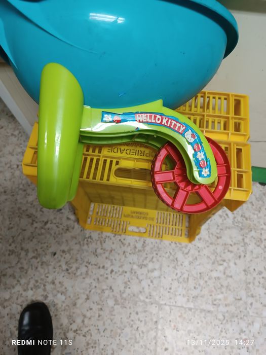 Vendo carrinho de mão da hello Kitty