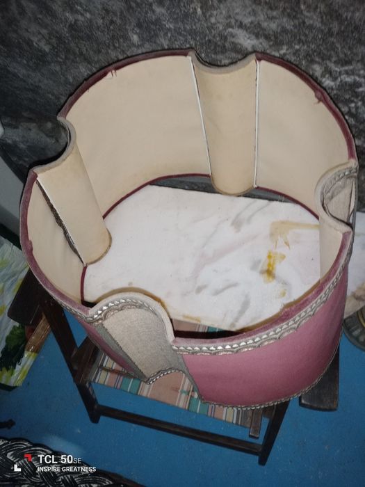 Candeeiro vintage tem mais de 100 anos, a precisar de restauro.