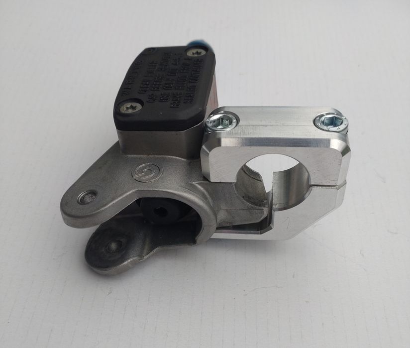 Zestaw naprawczy ułamanego mocowania pompy brembo bracktec ktm