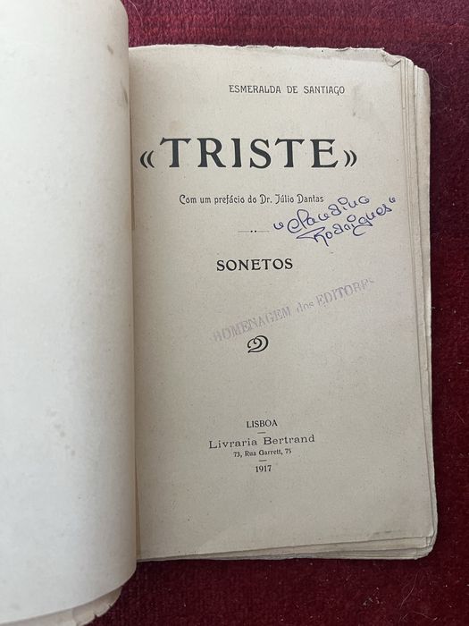 Livro de poesia “Triste” de Esmeralda Santiago 1917