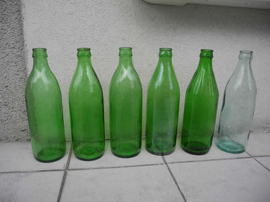 Butelki szklane o pojemności 0,75 l PRL Vintage