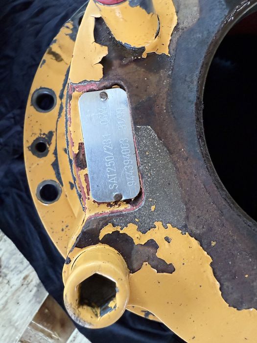 Reduktor obrotu sat 250/231 do koparki liebherr r914B swing gear