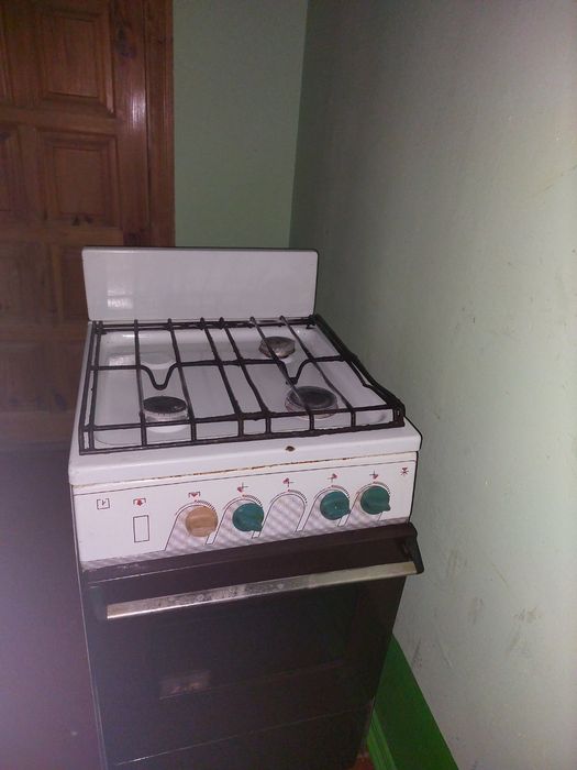 Продам газову плиту бу