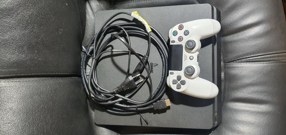 Продам консоль ps4  slim  по 12.5