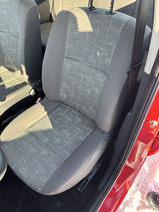 Dacia Sandero 2012 року випуску, рідна фарба