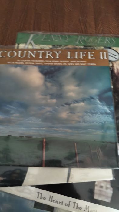 Lote Discos 
Kenny Rogers 
John Denver 
Vários Country Life
Capas e discos bom estado