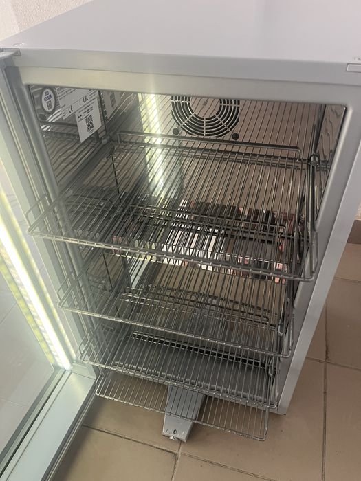 Холодильна Вітрина Вертикальна Настільна для Напоїв