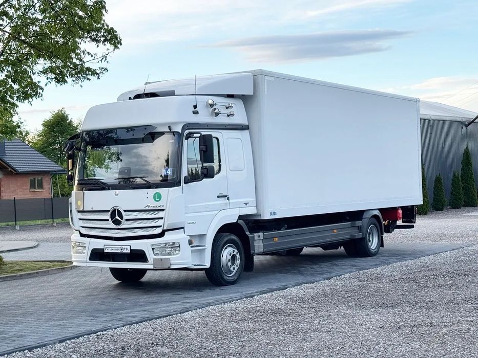 Mercedes-Benz Atego / 18-Palet / Winda Kg / Najwyższa Kabina /