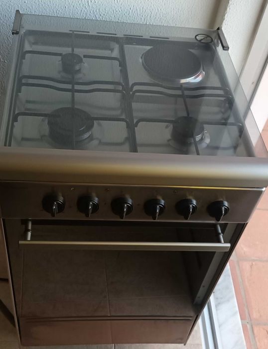 Fogão + Forno  (Gás e Eletricidade) marca Meireles, 4 fontes de calor