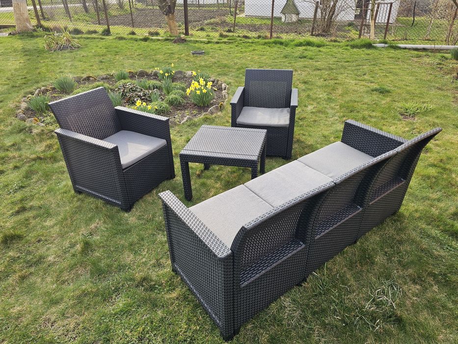 Садові крісла з ротангу