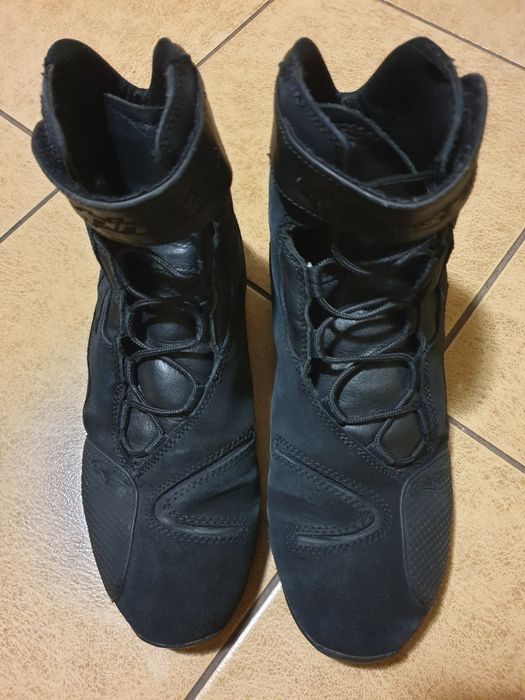 Продам мотоботинки alpinestars