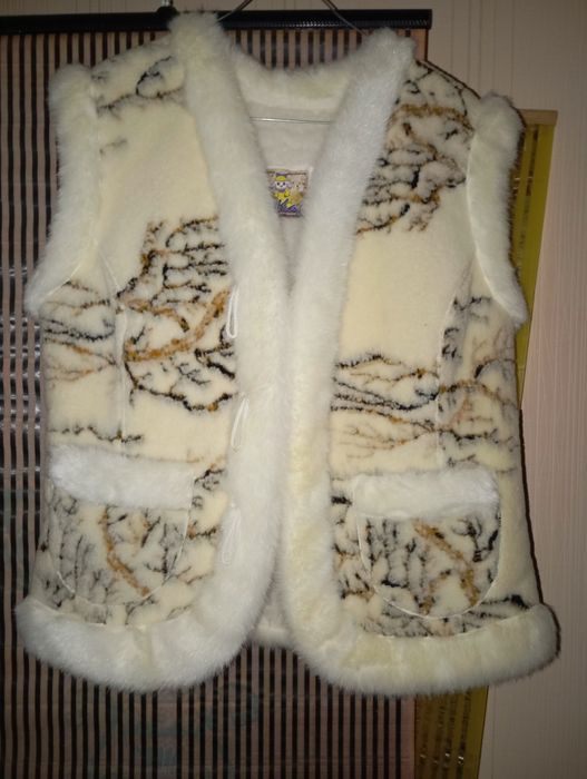 Жилетка з натуральної овчини жіноча кожух біла, розмір 48