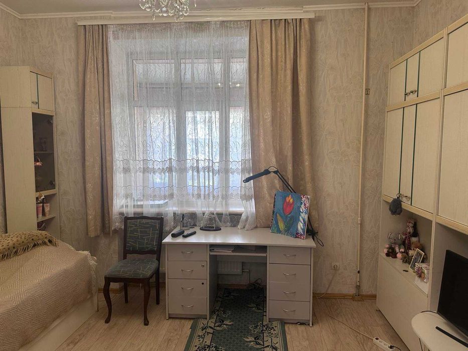 Продам трикімнатну квартиру Лятошинського