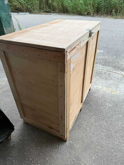 Vendo caixa de madeira paletizada - De média dimensão