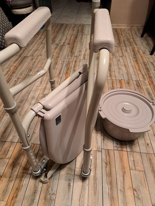 Sprzedam fotel wc na kółkach