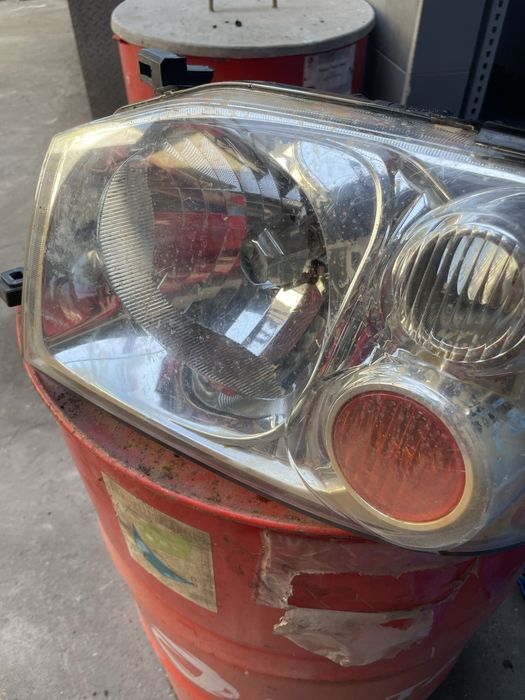 Nissan navara  farol