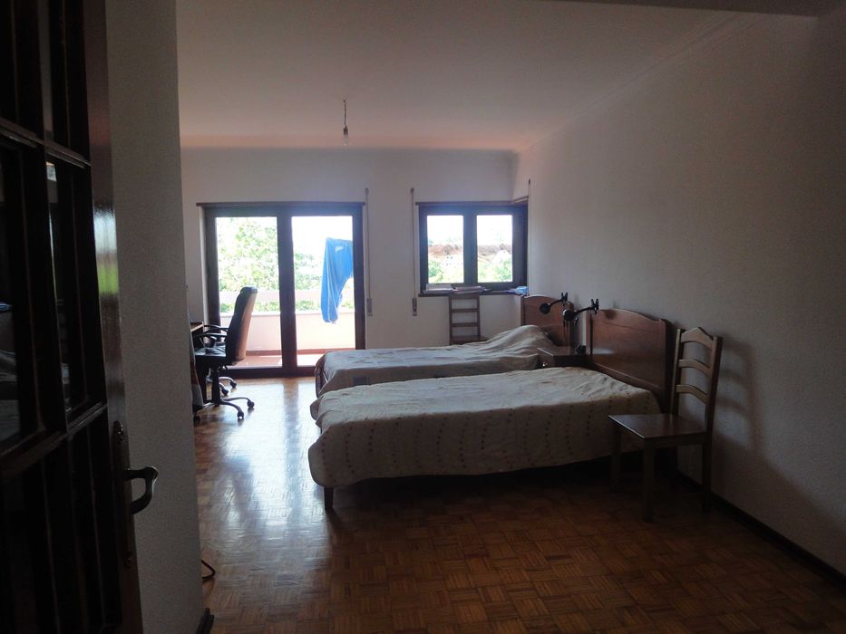 Aluga-se quarto partilhado c/ terraço
