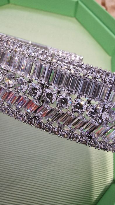 Swarovski hyperbola choker crystal