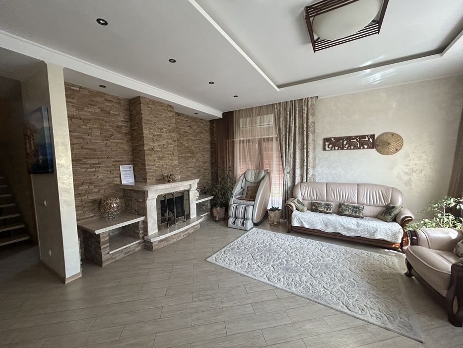 Продаж будинку Рівне, вул Золотіівська