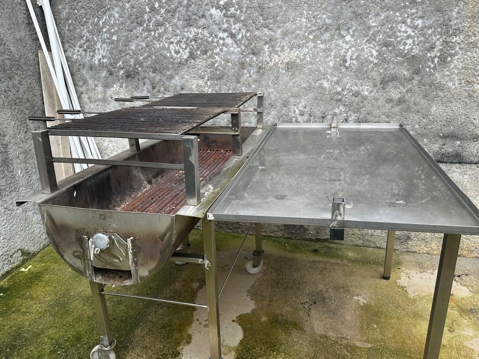 Churrasqueira toda em inox como nova  impecável