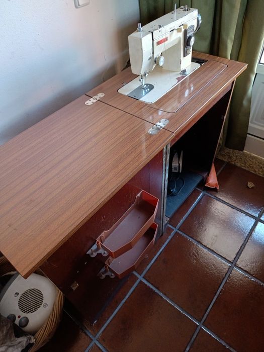 Máquina  de costura e outros