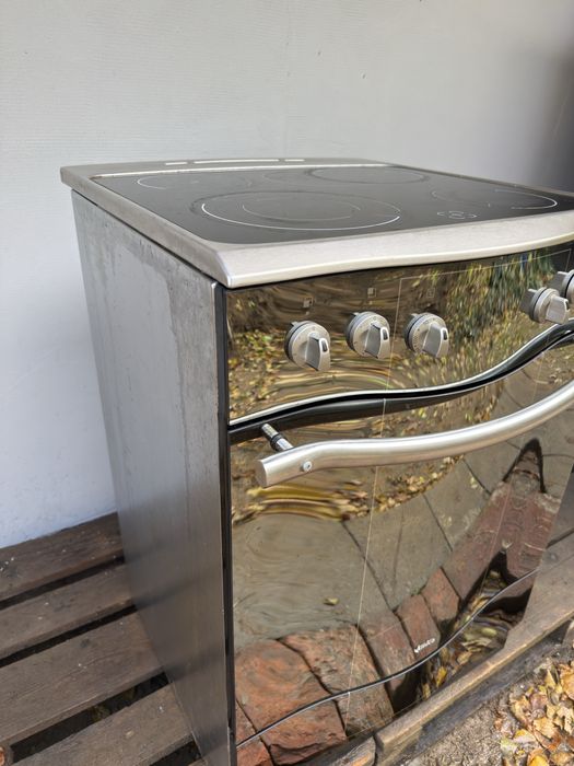 Piekarnik z płytą ceramiczną + funkcja rożno