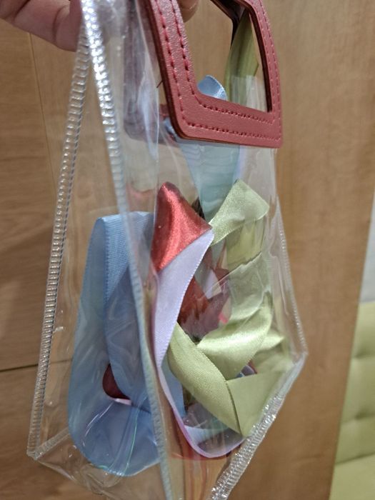 Упаковка, подарунковий пакет зі стрічкою (4  пакети) та 3 менші пакети