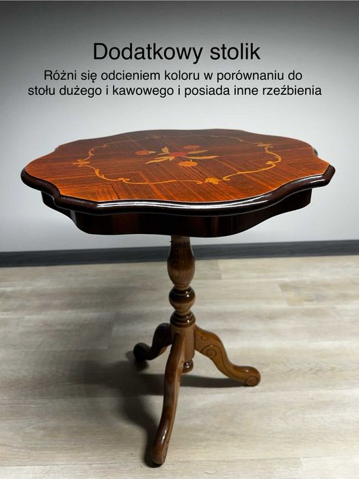 Stół, mały stolik i 10 krzeseł.