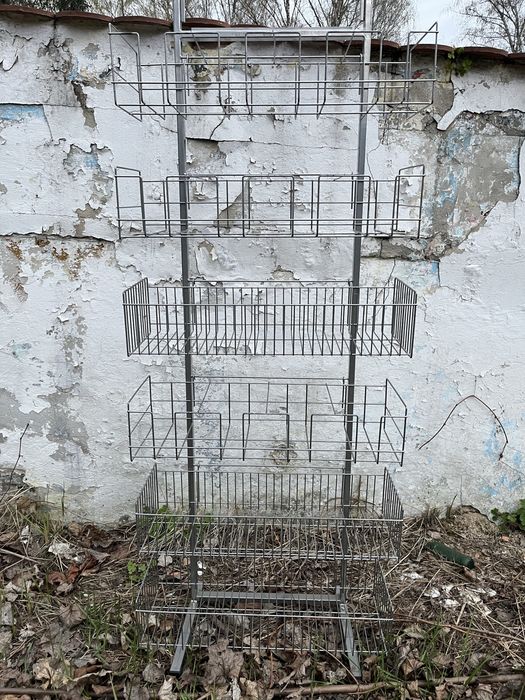 Półka metalowa z koszykami