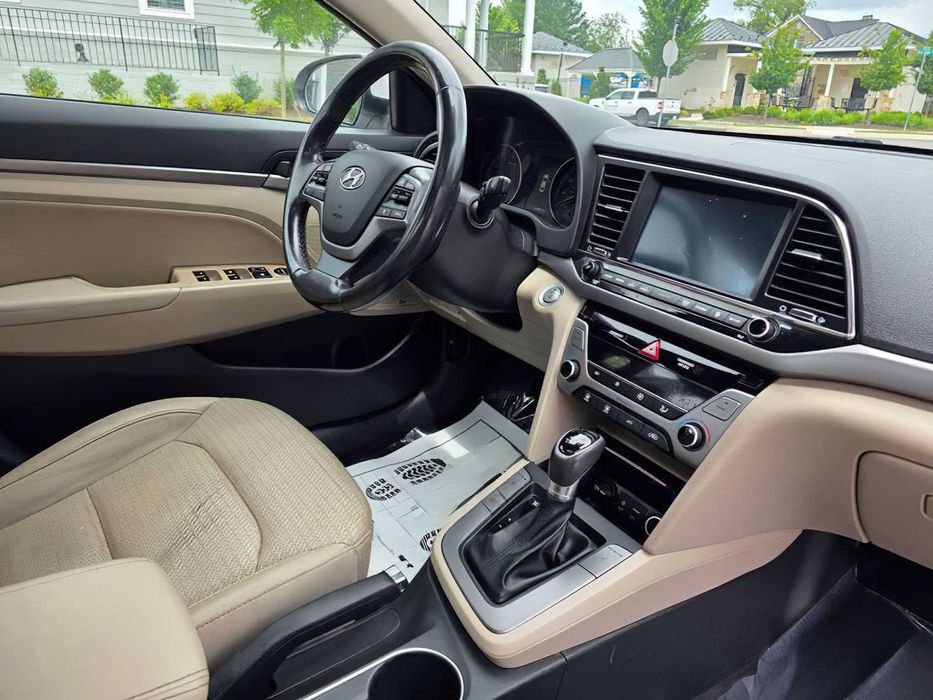 Hyundai Elantra Limited      2018