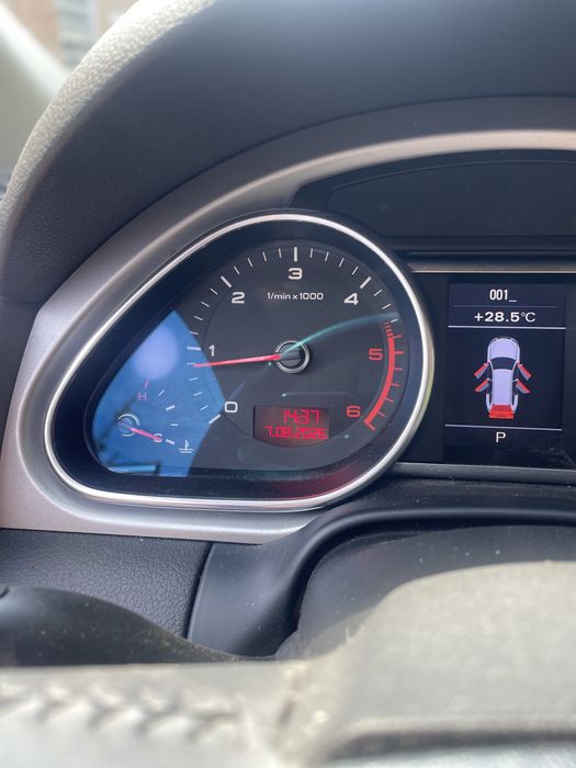 Власний сімейний автомобіль АУДІ Q 7