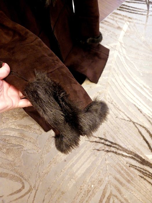 Casacao em pele com pêlo castanho