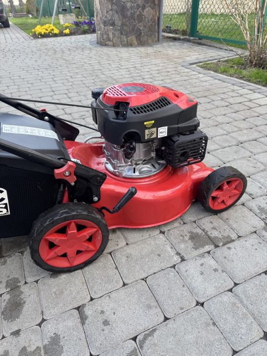 Бензинова газонокосарка  косарка