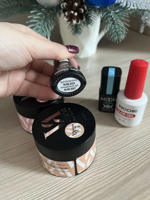 Гелі та гель лаки нові .