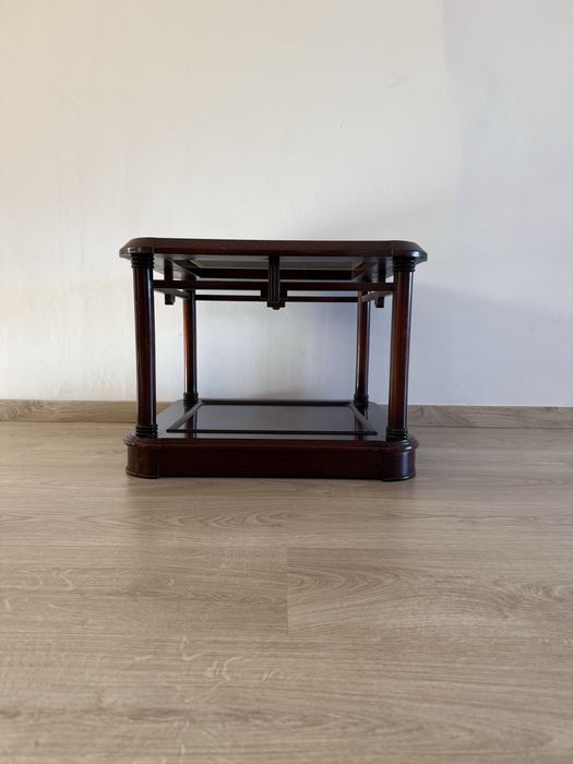 Mesa de apoio em madeira e vidro