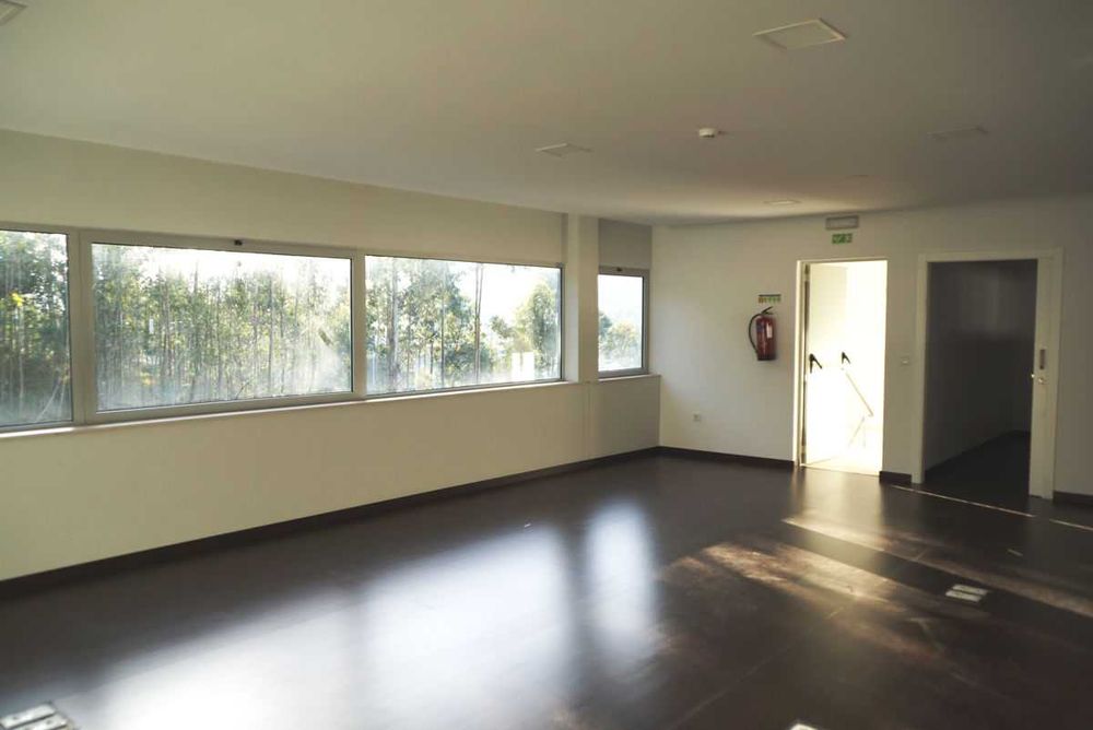 Armazém / Pavilhão - Indústria ou Comércio em Ermesinde - Valongo