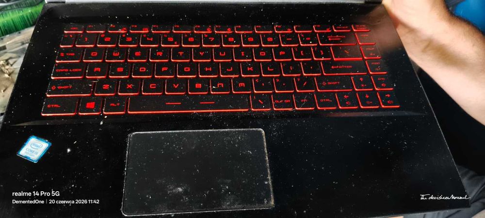 Laptop uszkodzony plus zasilacz MSI 63 THing