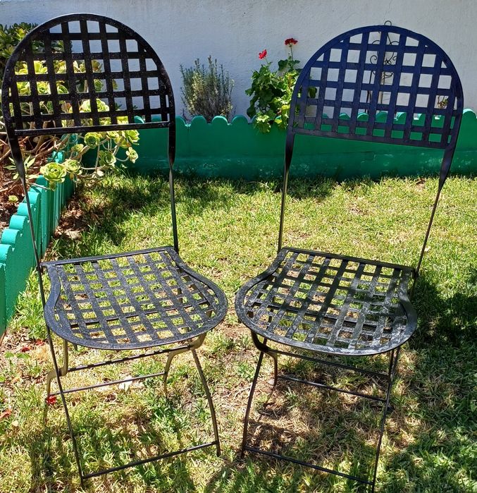 Raras Cadeiras antigas em Metal 95X35cm Bom estado