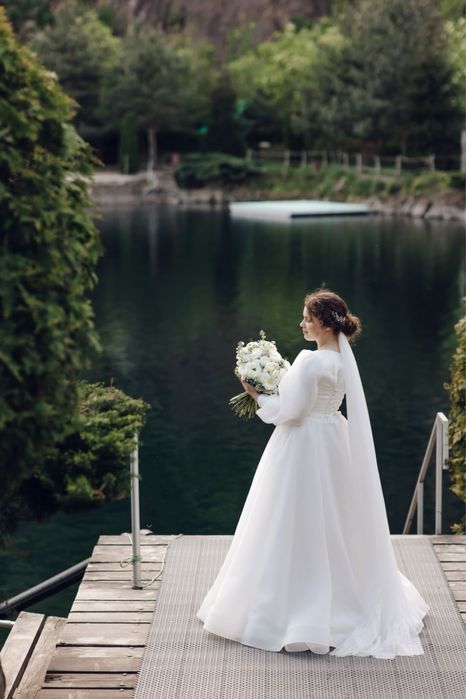 Продам весільну сукню