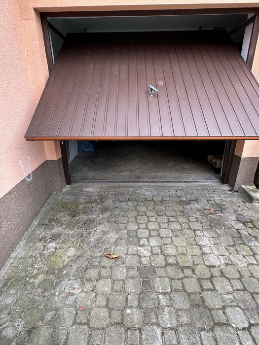 Uchylna brama garażowa Siebau