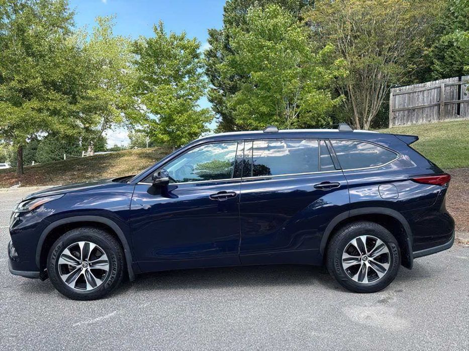 Toyota Highlander Hybrid      2022
