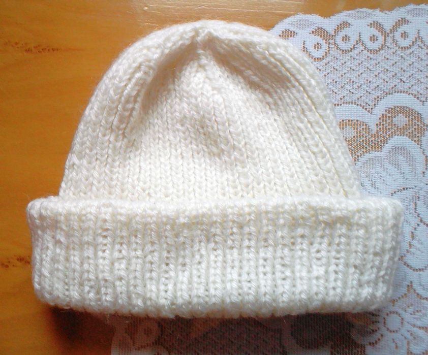 Czapka biała wełniana przejściówka