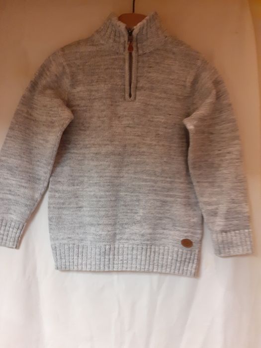 Śliczny sweterek melanż  dla chłopczyka