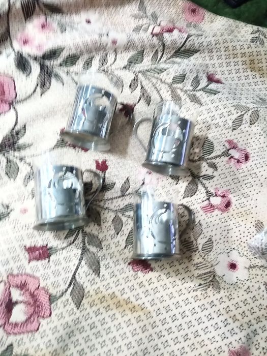 Стаканы в подстаканниках