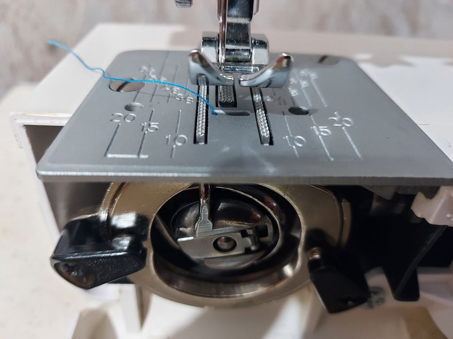 Швейная машинка НОВАЯ.Швейна машина