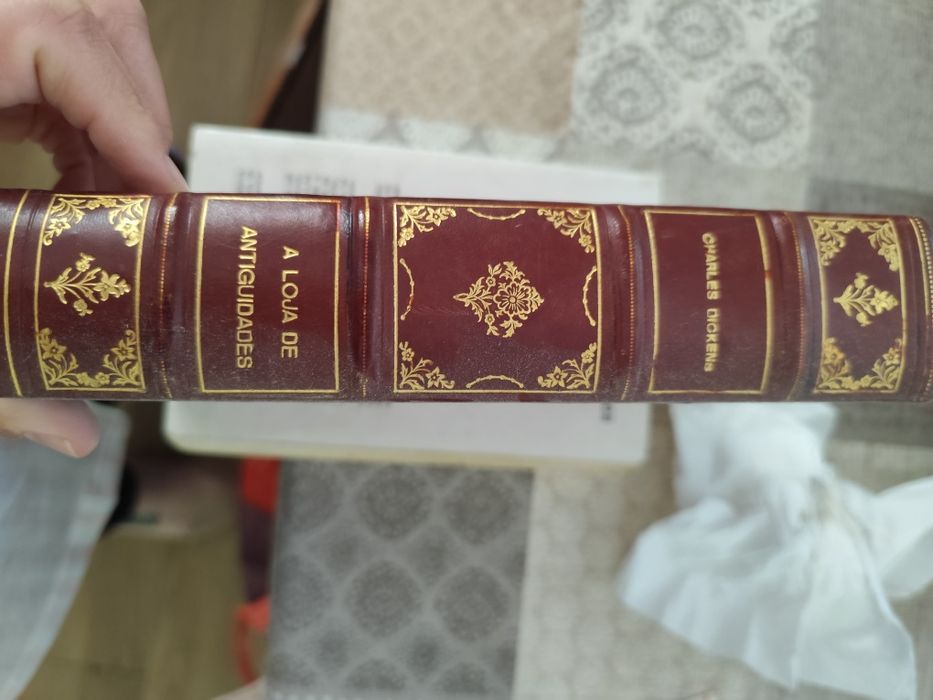 Vários livros religiosos